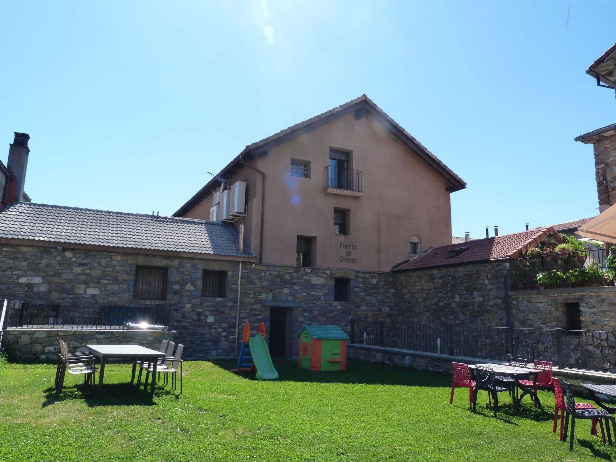 Apartamentos Puerta De Ordesa Laspuna Exterior photo